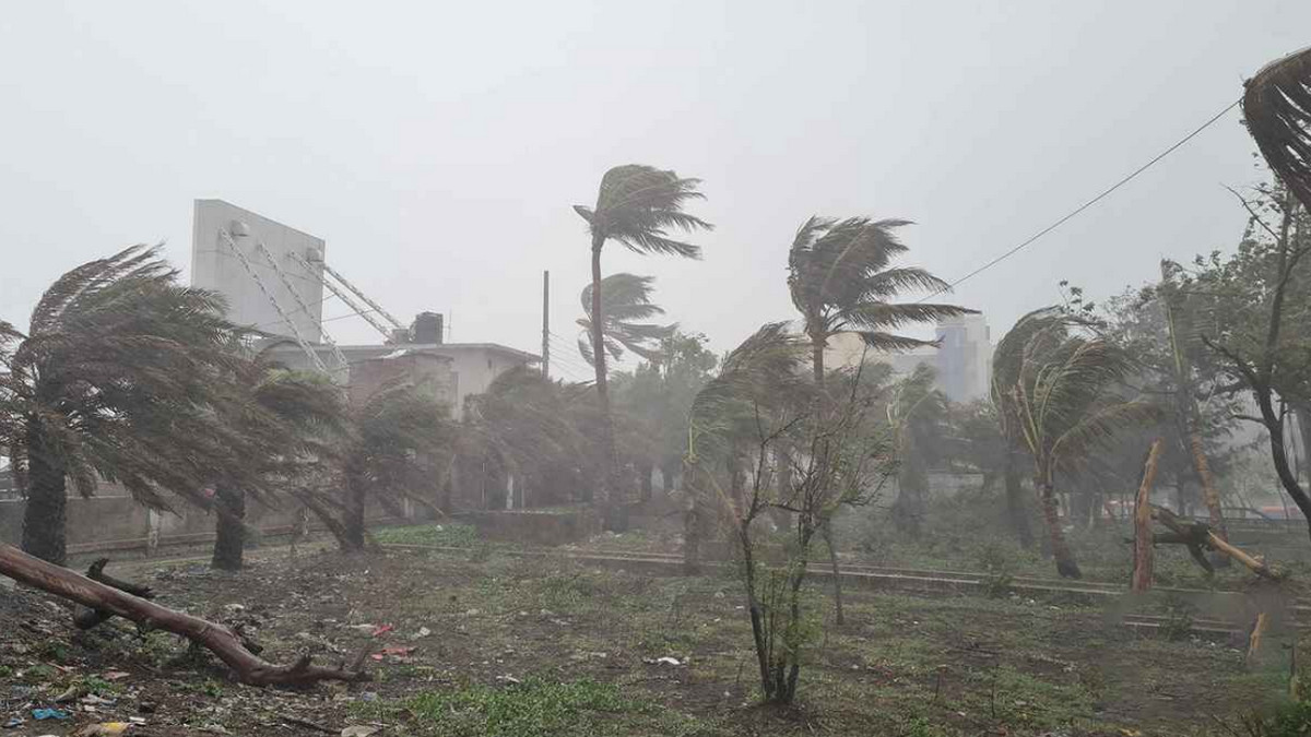 হাড়কাঁপানো শীতে সাগরে লঘুচাপ: ১০ জেলায় শৈত্যপ্রবাহের সতর্কতা