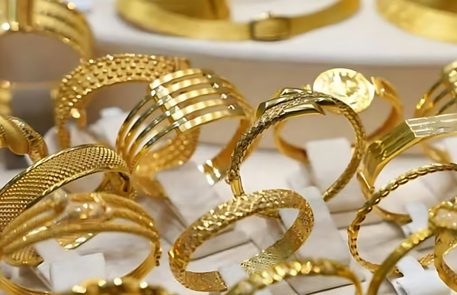 সোনার দাম আবার কমলো: নতুন দর কার্যকর হচ্ছে শুক্রবার থেকে