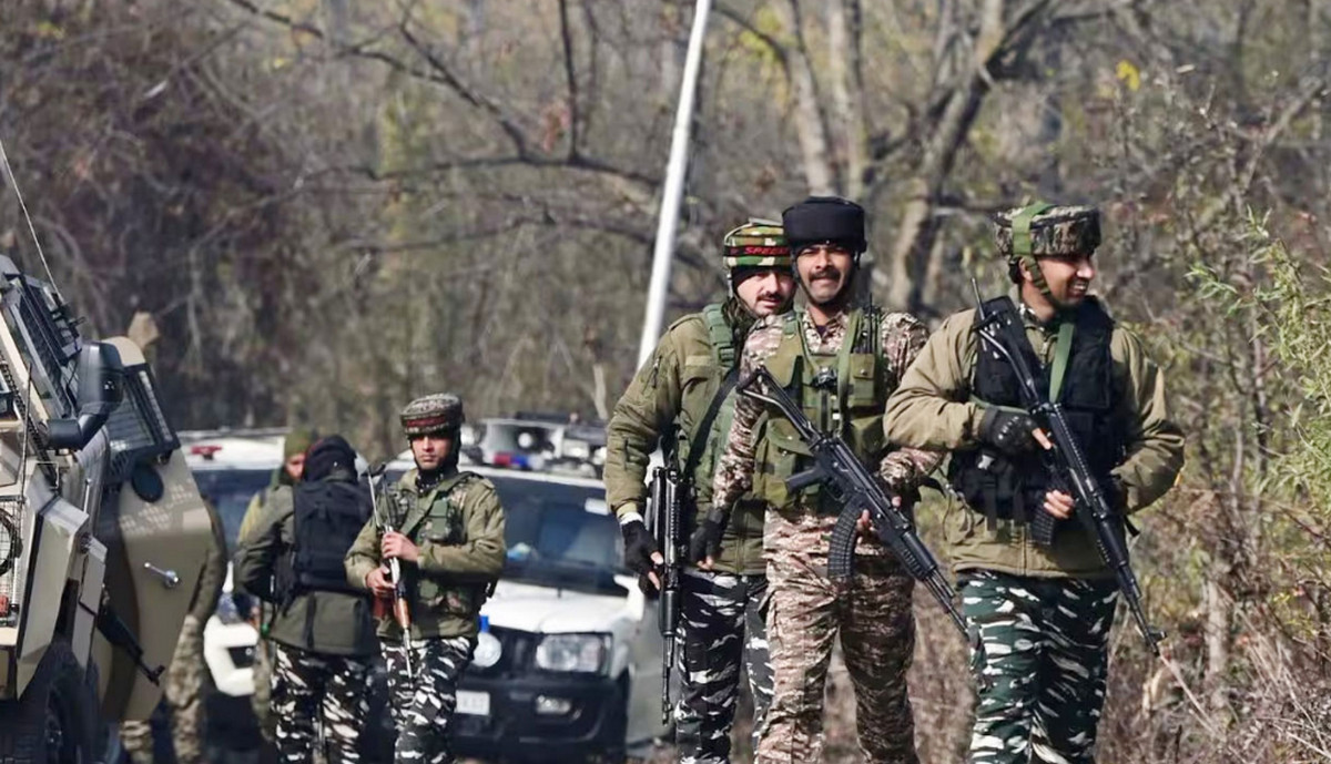 পাকিস্তানি বাহিনীর সঙ্গে ‘ভারতীয় বাহিনীর’ তুমুল সংঘর্ষ, নিহত ৩