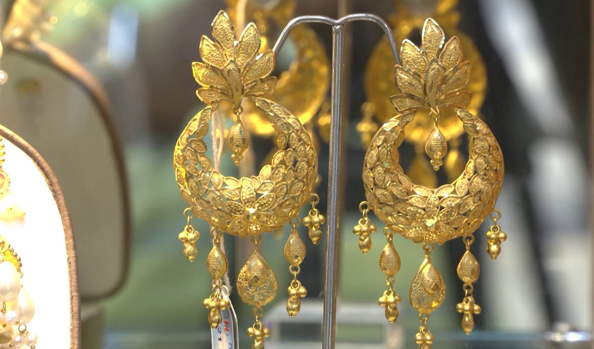 বাংলাদেশের বাজারে আজ এক ভরি সোনার দাম