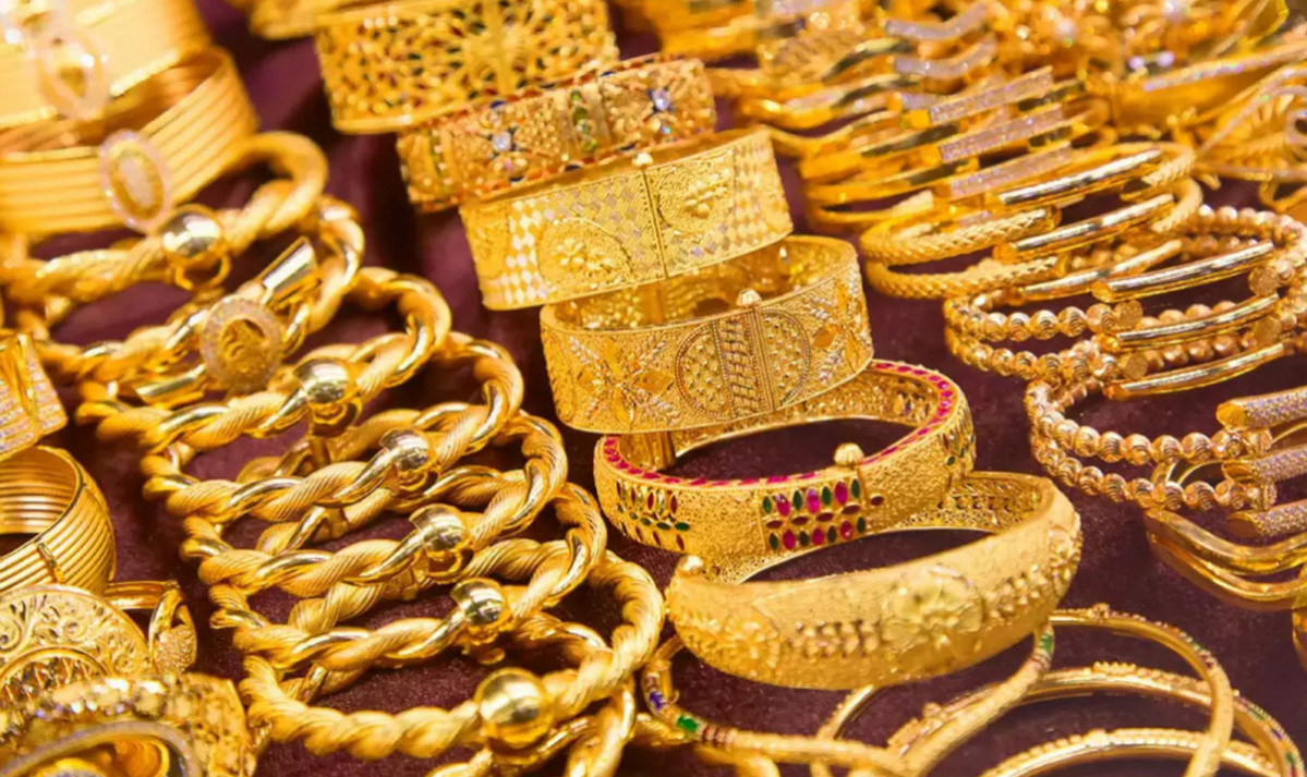 দেশের বাজারে সোনার দাম ভরিতে কমলো ৩০ হাজার টাকা