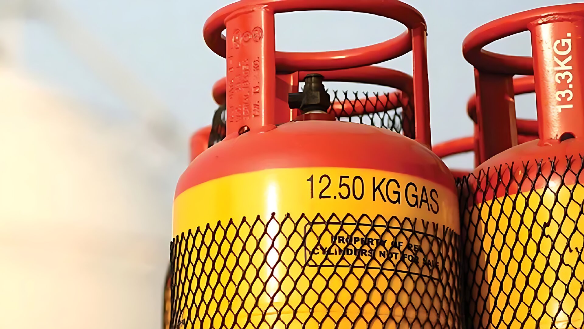 এলপিজির নতুন দাম ঘোষণা নিয়ে যা জানা গেলো