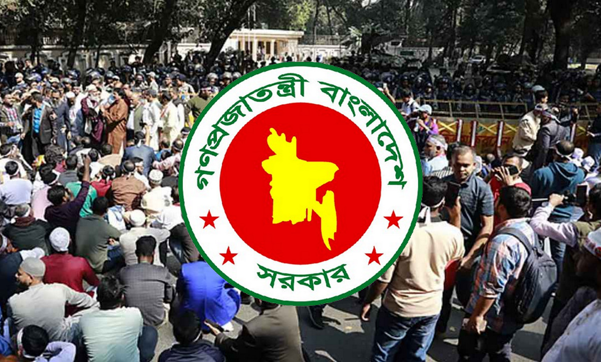 পে-স্কেলের দাবিতে পুলিশের বাধা ভেঙে ‘যমুনা’ ঘেরাও সরকারি কর্মচারীদের