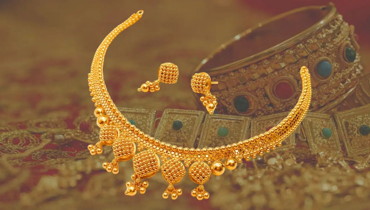 সকালে বেড়ে রাতেই স্বর্ণের বড় পতন, ভরি কত হল