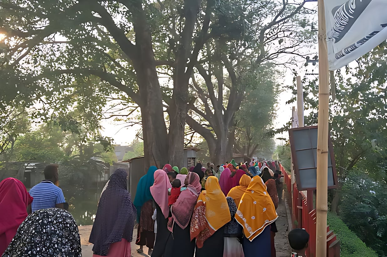 ৫০ টাকার বিনিময়ে নির্বাচনী মিছিল