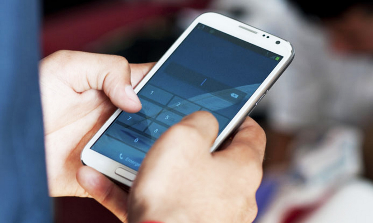 ভোটকেন্দ্রে মোবাইল নিয়ে যাওয়া নিয়ে ইসির নতুন নিষেধাজ্ঞা