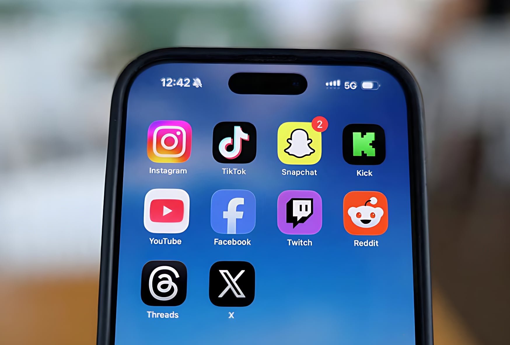 অবৈধ কনটেন্ট সরাতে মাত্র ৩ ঘণ্টা সময়: মেটা ও এক্স-এর ওপর কঠোর নির্দেশ