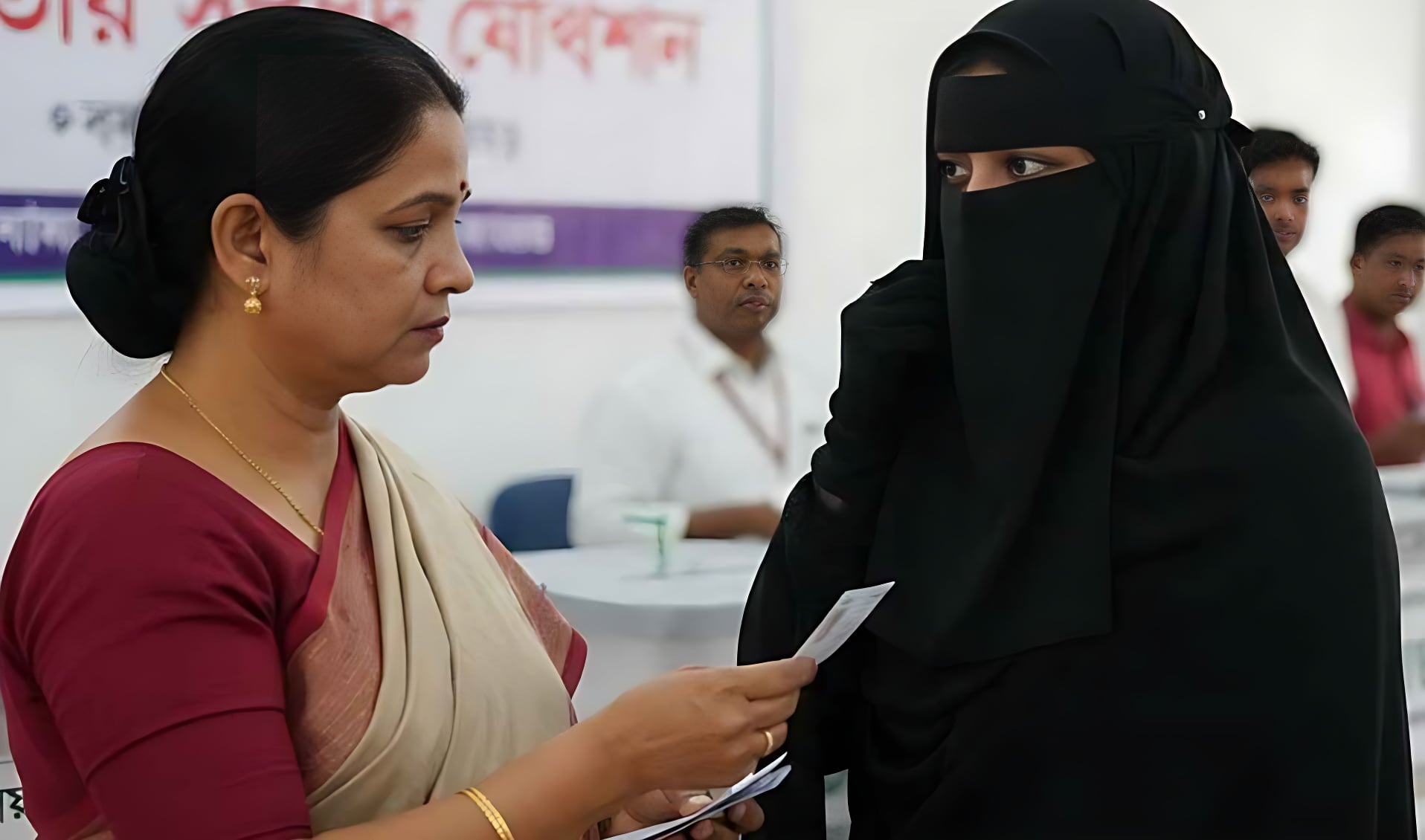 ভোটকেন্দ্রে কি নিকাব খুলতে হবে