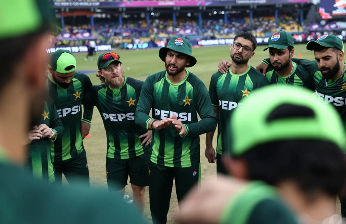 কোন ম্যাচ না জিতেও সেমির দৌড়ে টিকে আছে পাকিস্তান