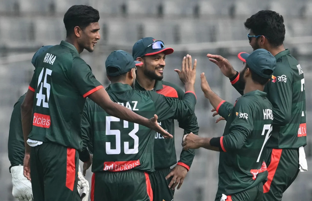 ১০০ রানের মধ্যে আল আউটের পথে পাকিস্তান; সরাসরি দেখুন এখানে