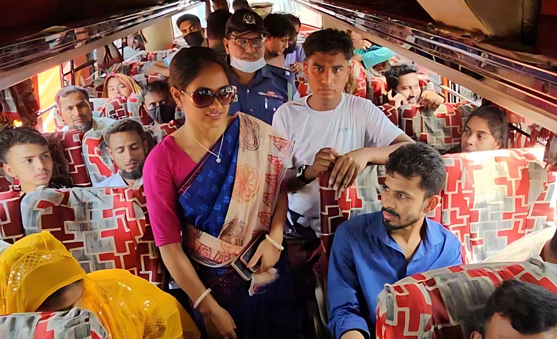 ইউএনও-কে সাধারণ যাত্রী ভেবে বাড়তি ভাড়া আদায়