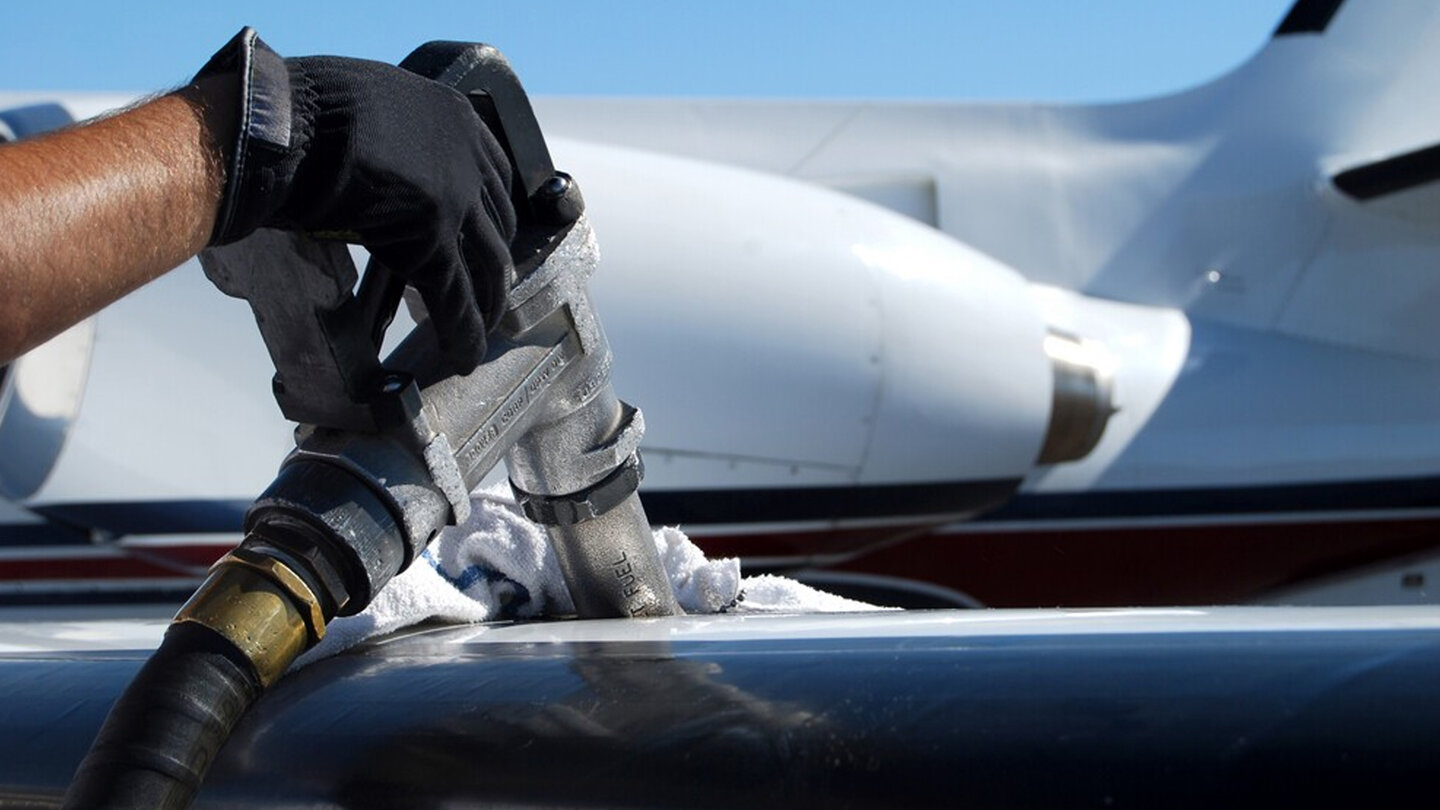 দেশে ফুয়েলের দাম ৮০ শতাংশ বাড়ালো