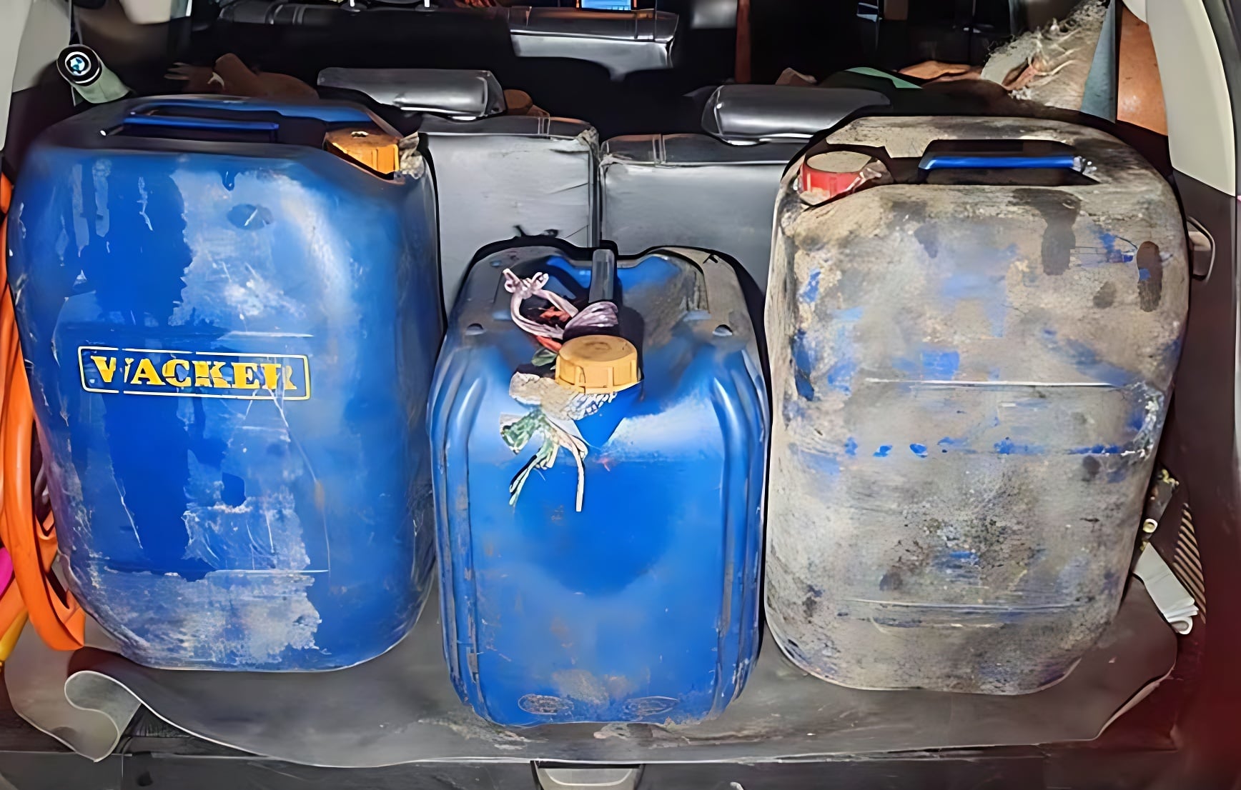 তেল পাচার ও মজুতের তথ্য দিলেই লাখ টাকা পুরস্কার