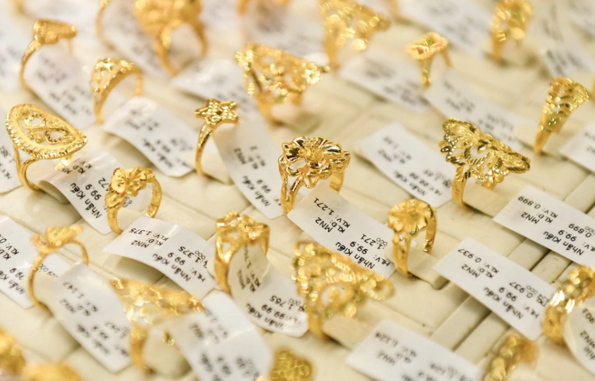 সোনার দামে বড় পতন