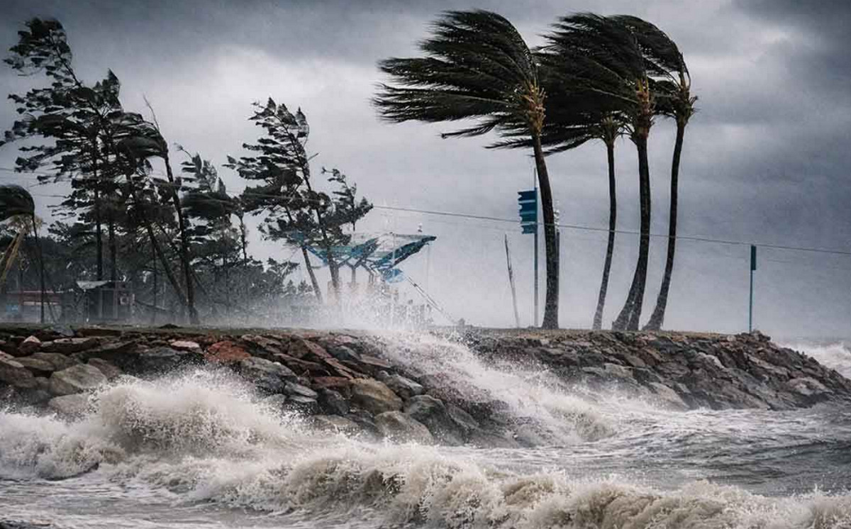 যে অঞ্চলে ৬০ কিমি বেগে ঝড় ও বজ্রসহ বৃষ্টির শঙ্কা