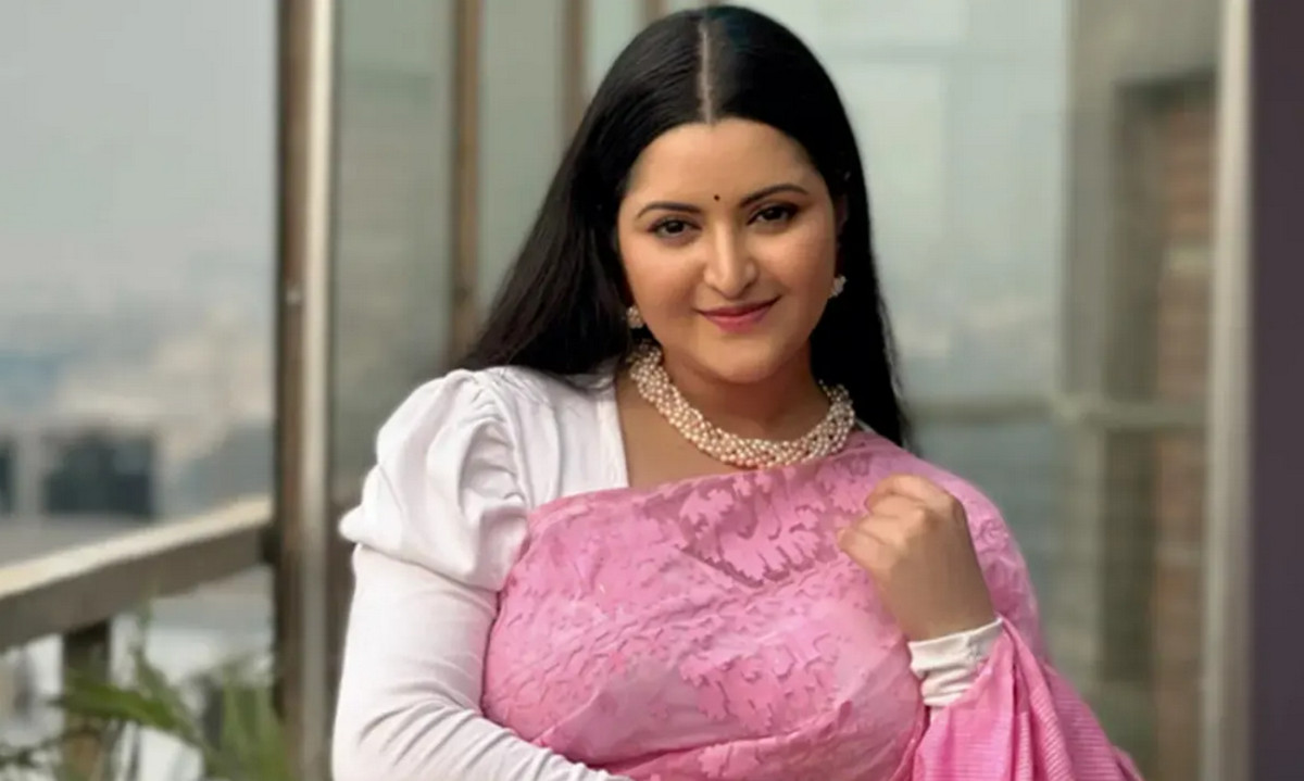 ৩০ সেকেন্ডের ভিডিওতে ইন্টারনেটে ঝড় তুললেন পরীমনি