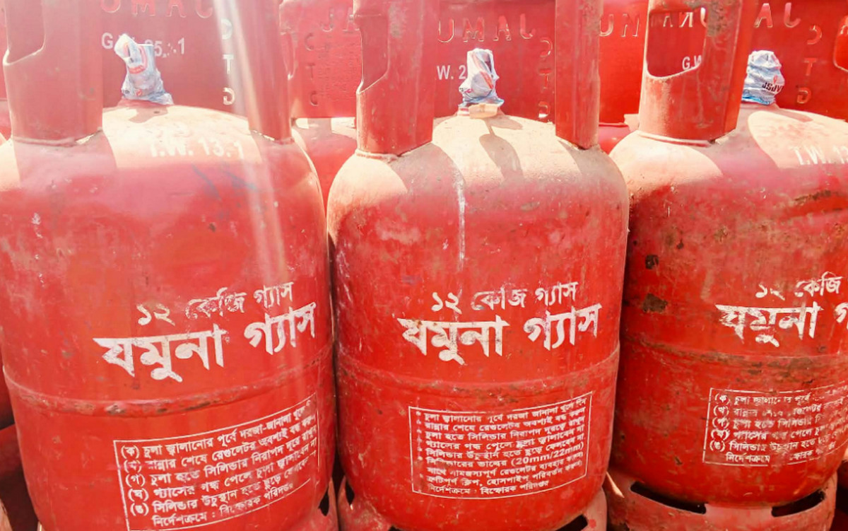 নির্ধারিত দামে মিলছে না এলপিজি সিলিন্ডার; বেড়ে কত হল