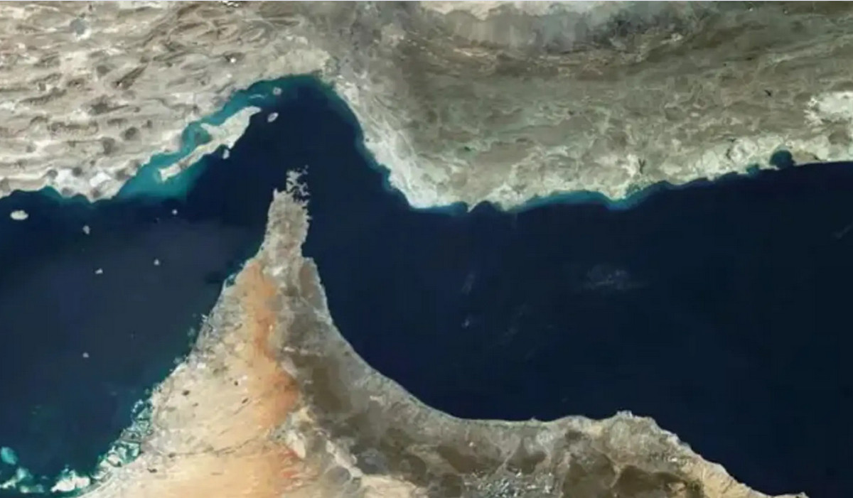 আবারও বন্ধ হরমুজ প্রণালি!