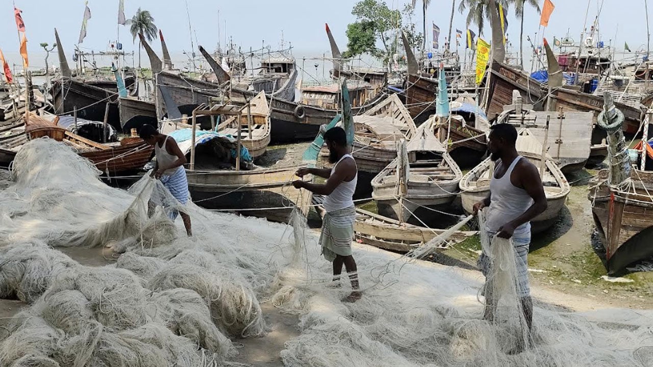 বঙ্গোপসাগরে মাছ ধরায় কত দিনের নিষেধাজ্ঞা