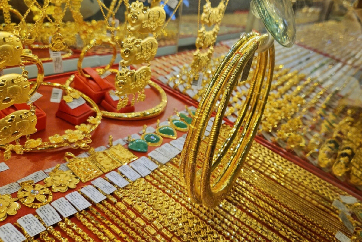 আজ ১৮, ২১, ২২ ক্যারেট একভরি স্বর্ণের দাম