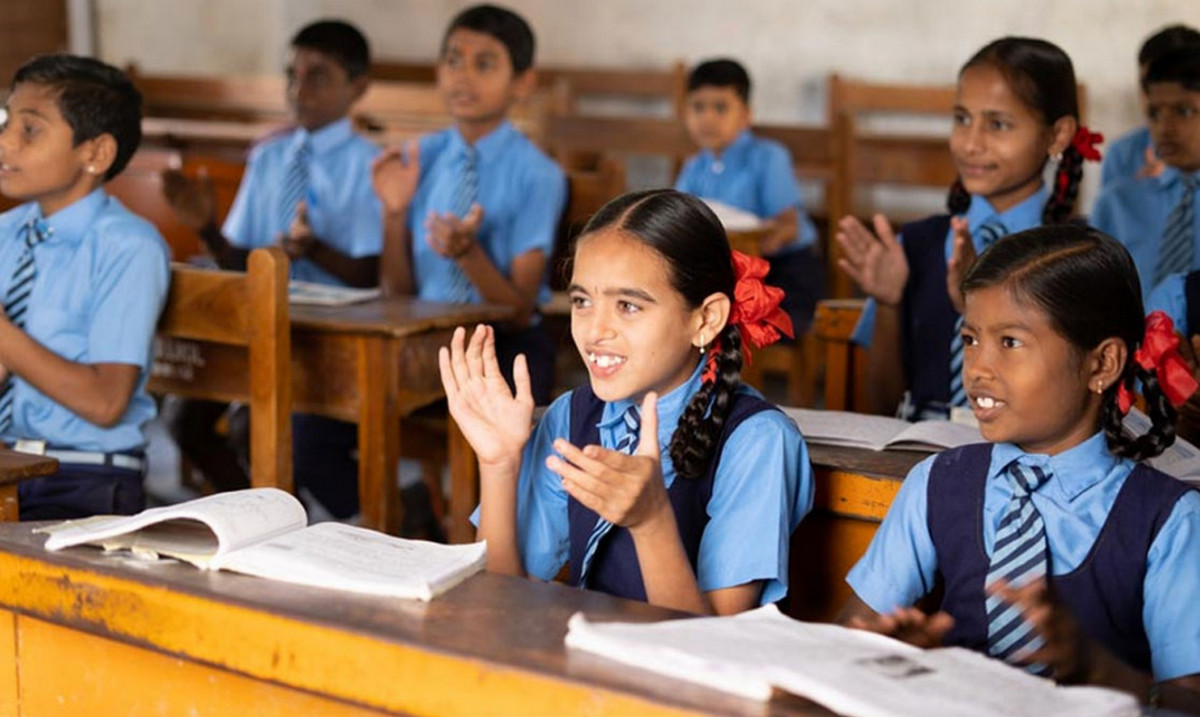 শিক্ষকরা ভারতে, দেশে নিয়মিত জমা হচ্ছে বেতন