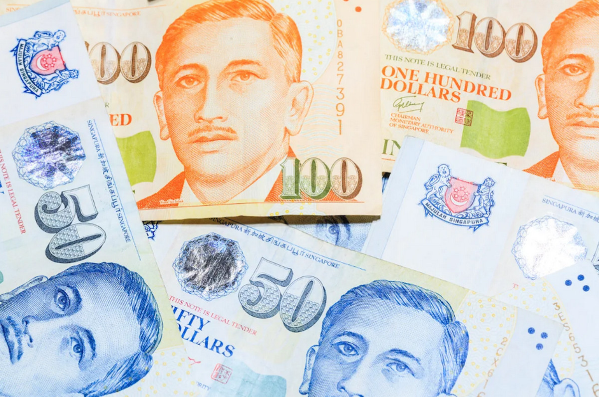 লাফিয়ে কমে গেল সিঙ্গাপুর ডলারের বিনিময় হার