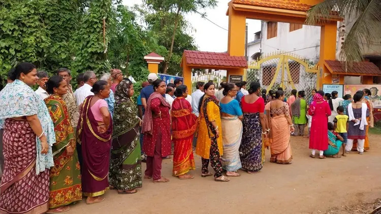 ভারতের বিধানসভা নির্বাচনের প্রথম দফায় রেকর্ড ভোট: লড়াইয়ে কে এগিয়ে