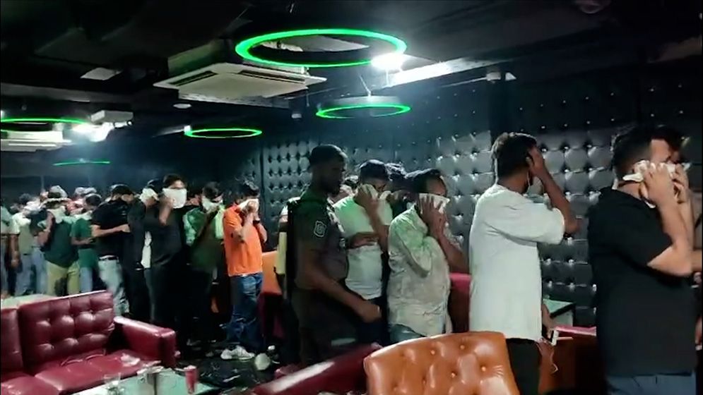 উত্তরায় বারে অভিযানে জনপ্রিয় চিত্রনায়ক গ্রেপ্তার