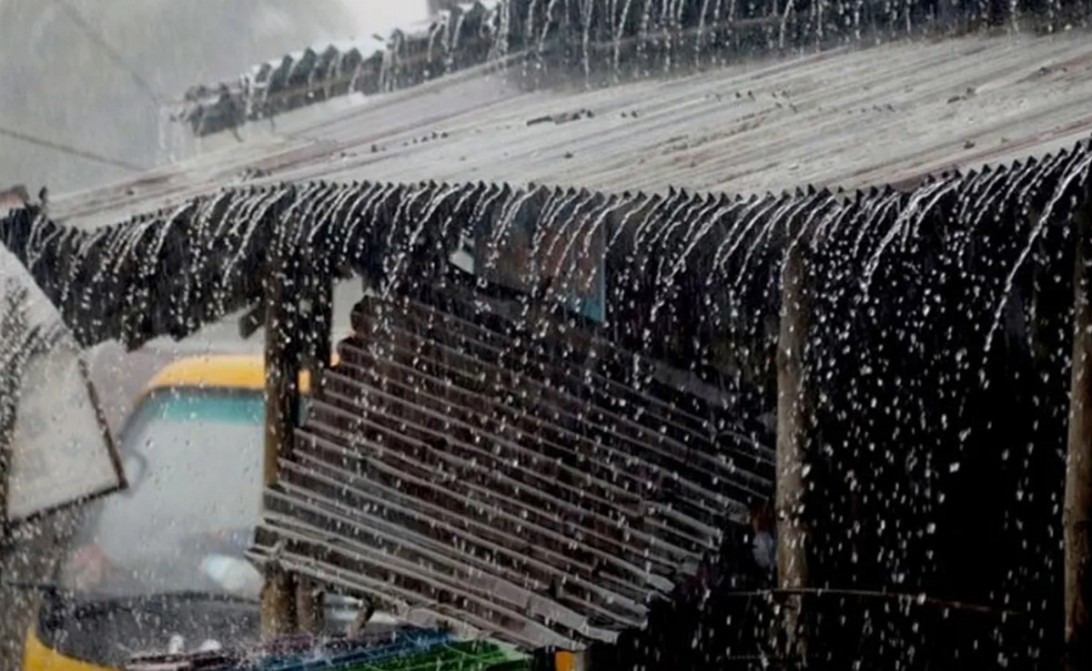 দেশজুড়ে ৫ দিন বৃষ্টির পূর্বাভাস: যেসব জেলায় হতে পারে অতি ভারী বর্ষণ