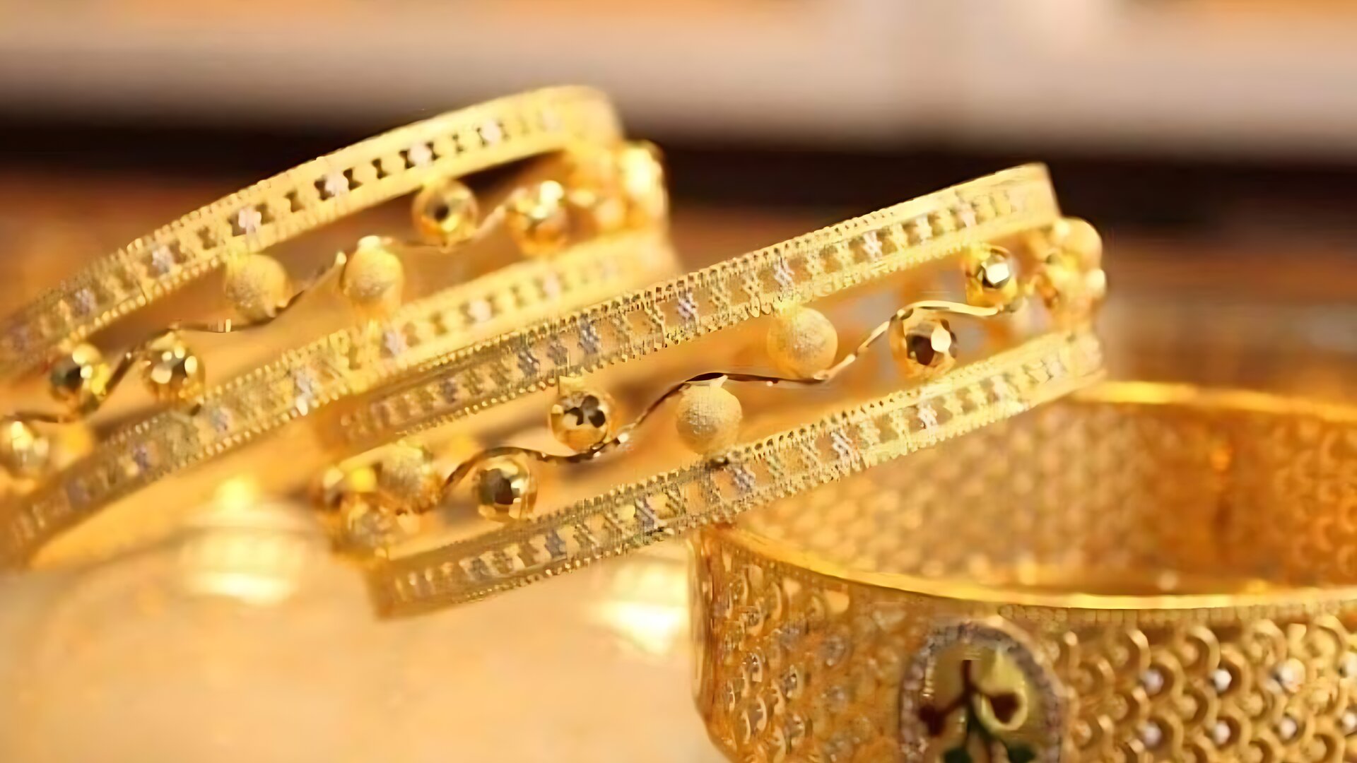 সোনার দামে বড় পতন: আজ ৩০ এপ্রিল ভরি কত