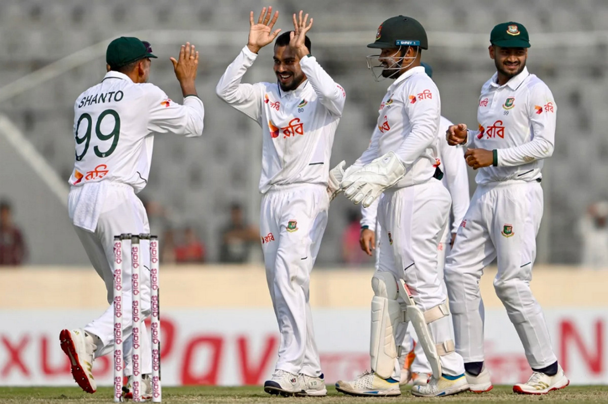 ১৭ রানে ৩ উইকেট হারিয়ে চাপে পাকিস্তান
