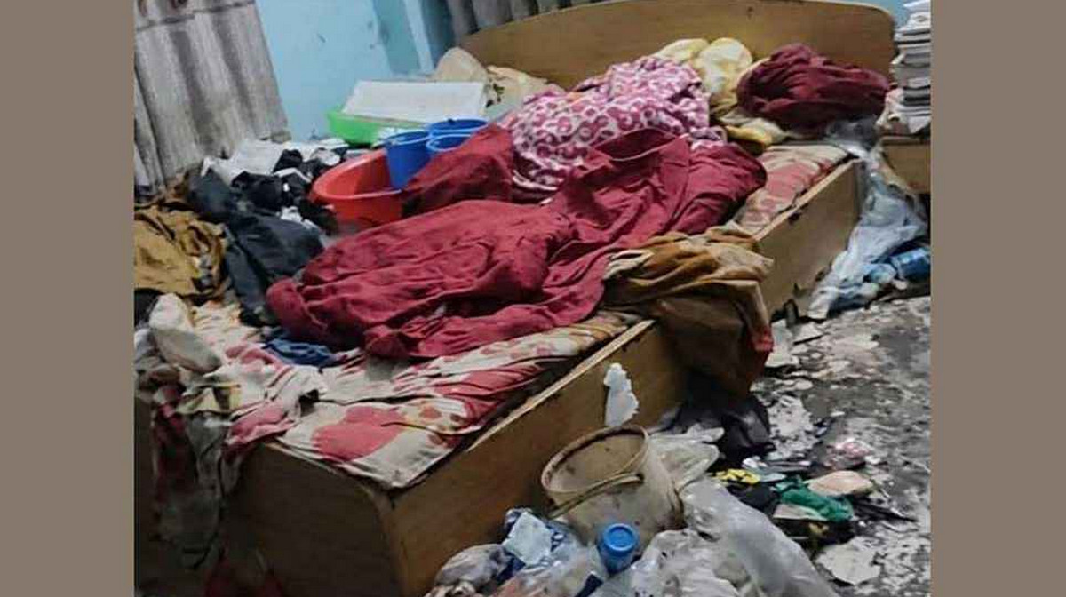 কয়েক দিন ধরে পড়ে আছে মায়ের পচাগলা মরদেহ, জানেনা উচ্চশিক্ষিত ছেলেরা