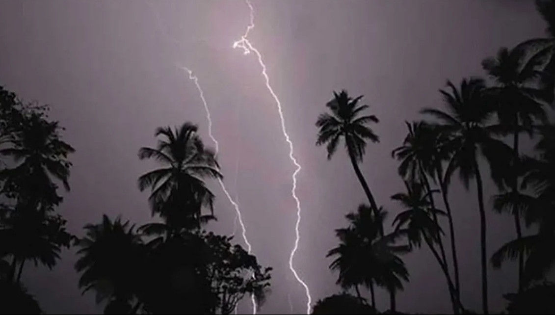 দুপুরের আগেই ১৩ অঞ্চলে ঝড়-বৃষ্টির শঙ্কা