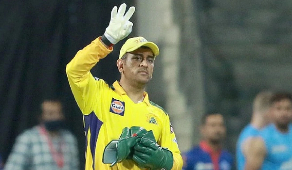 হারের ম্যাচে ধোনিকে ধাওয়া করল গোটা মুম্বই দল