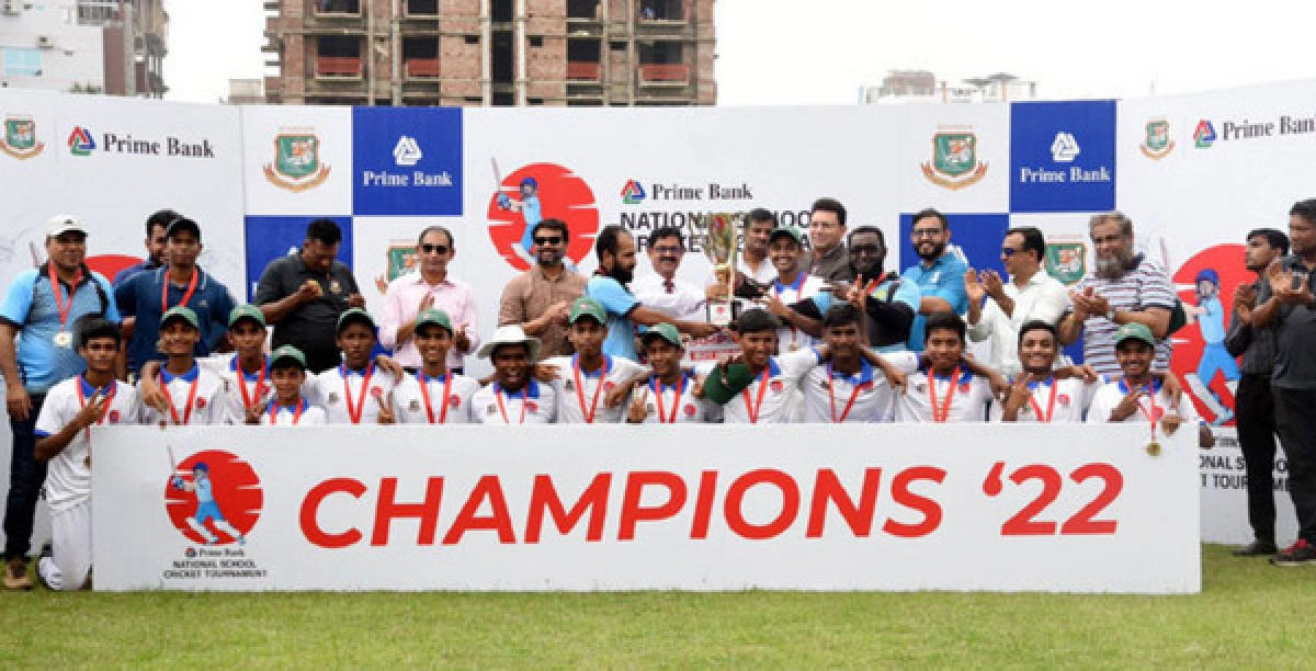 মাত্র ১০২ রান করেও আসর চ্যাম্পিয়ন