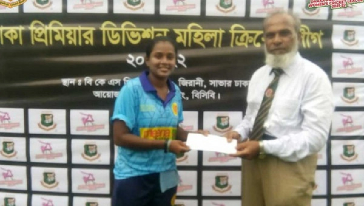মাত্র ৫ রান দিয়ে দুর্দান্ত বলিংয়ে ইশমারের ৪ উইকেট