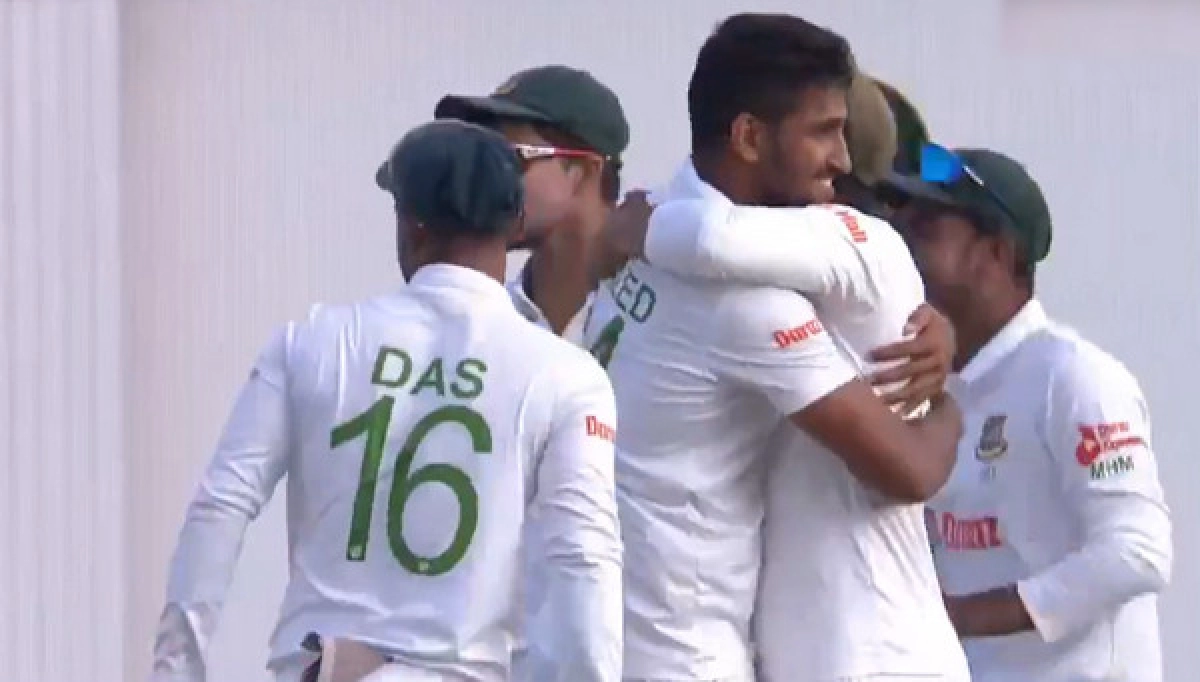 খালেদের বোলিং দাপোটে ওয়েস্ট ইন্ডিজের টানা ৩ উইকেটের পতন