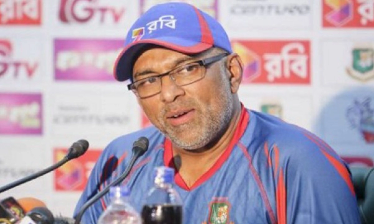 ‘ডোমিঙ্গ নয় চন্দিকা হাতুরাসিংহের মতো কোচই আমাদের দলে দরকার’