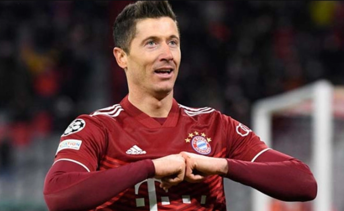 স্পেশাল দিনে লেওয়ানডস্কির জোড়া গোল, দেখনিন খেলার ফলাফল