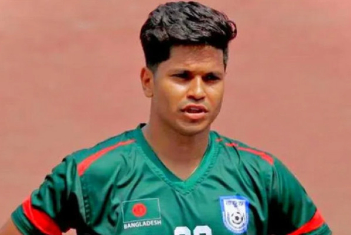 এ এক অদ্ভুদ ঘটনা: দেশের হয়ে খেলতে বিমানবাহিনীর চাকরি ছাড়লেন সুমন রেজা
