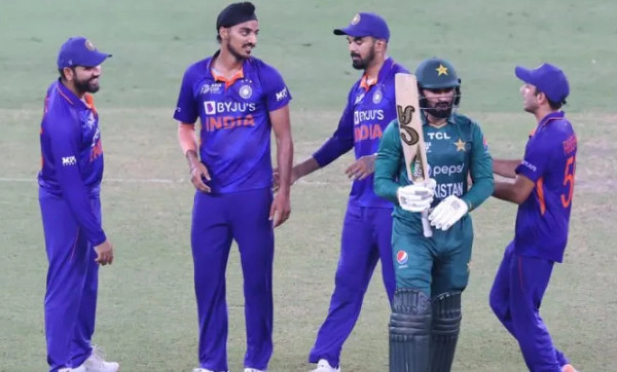 পাক ম্যাচে ক্যাচ ফস্কে ‘খলনায়ক’ হলেন এই ভারতীয় ক্রিকেটার