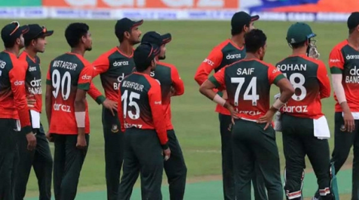 মাঠে নয়, কেন ফেসবুকে অবসরের ঘোষণা দেন টাইগাররা