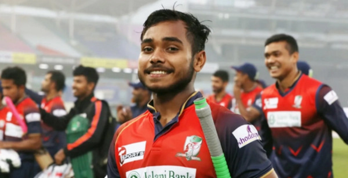 যার হাত থেকে নিয়েছিলেন অভিষেক ক্যাপ তার সাথেই বাদ পরলেন ইমন