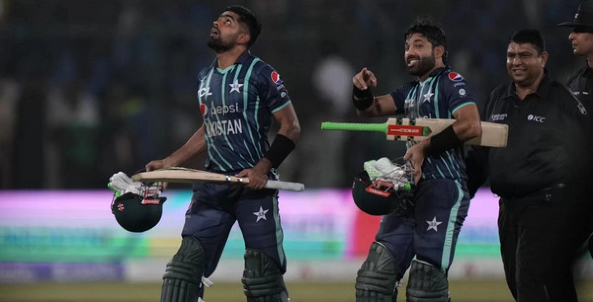 রেকর্ড বুকে বাবর রিজওয়ান জুটি