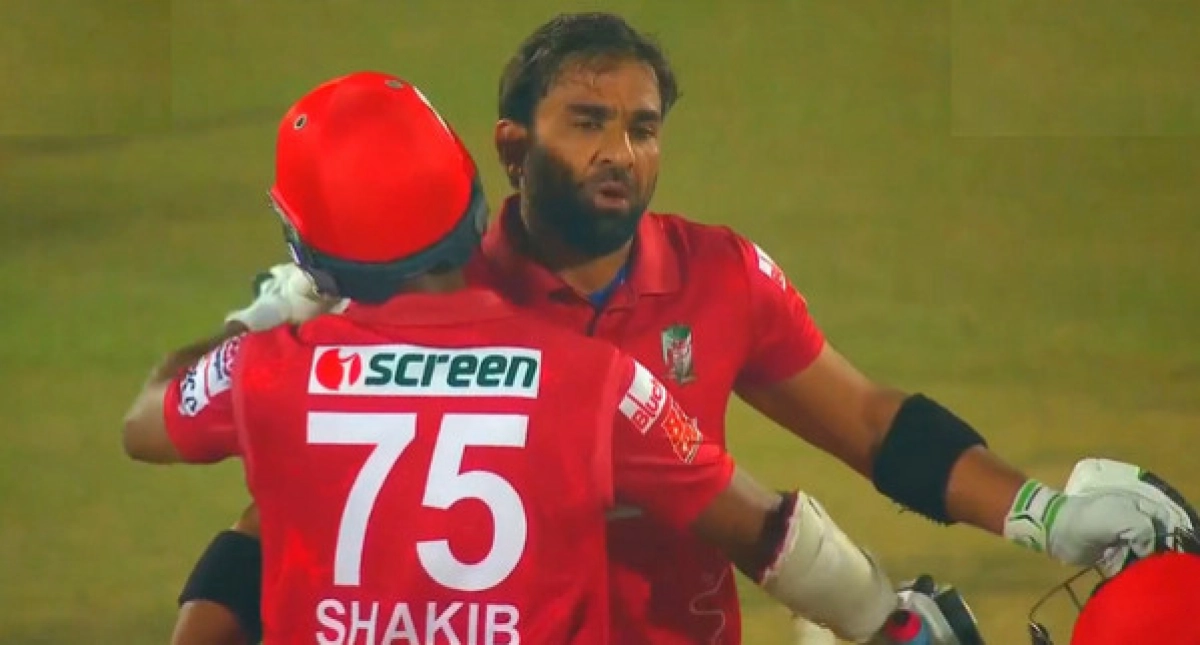 ইফতিখার সাকিবের ব্যাটিংয়ে তাণ্ডবে বরিশাল বিশাল রানের পাহাড়