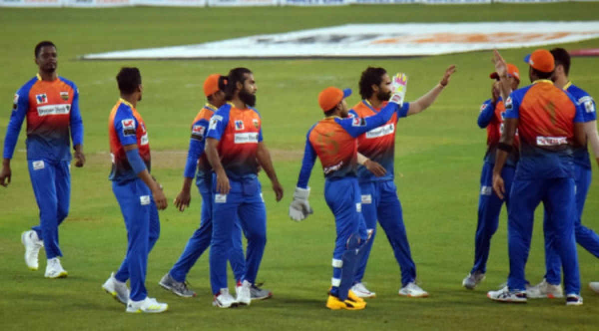 অবিশাস্য ভাবে খুলনা দলের তারাকা ক্রিকেটাকে কেড়ে নিয়ে গেলেন কুমিল্লা