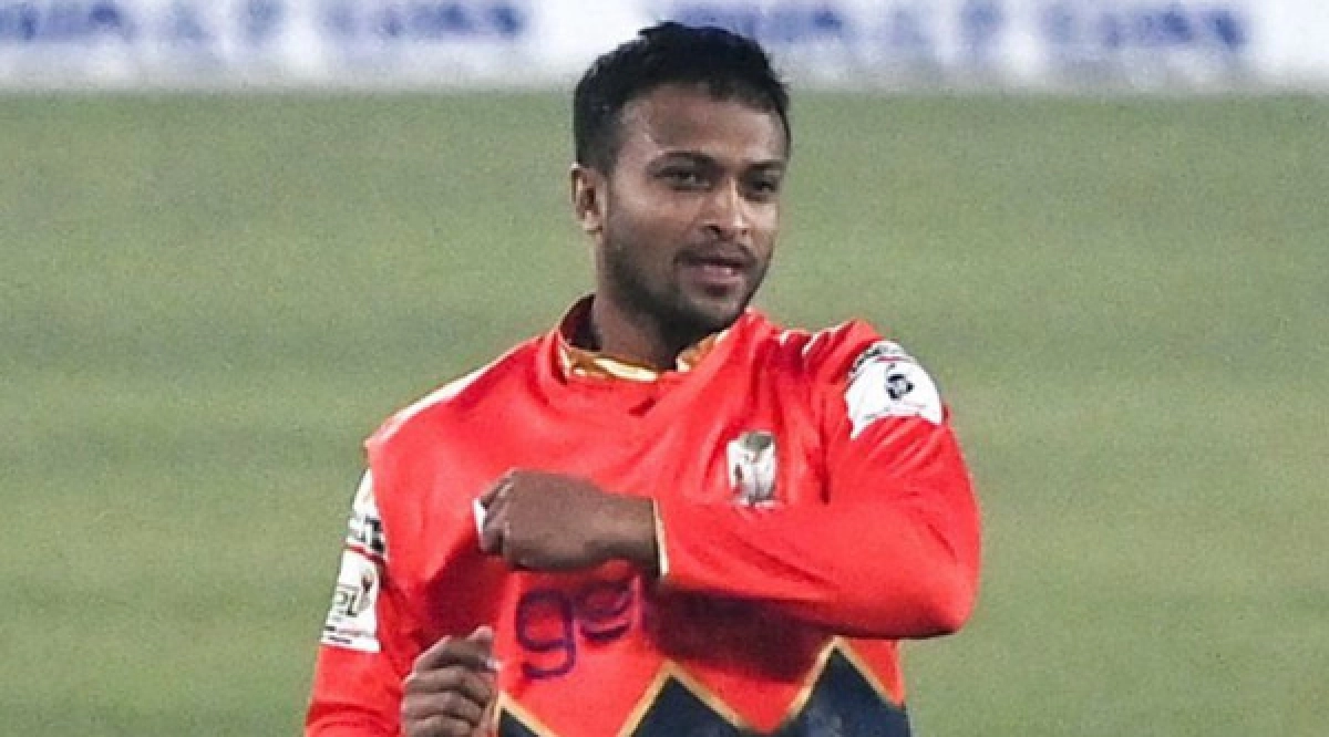 হঠাৎ করে সাকিবকে নিয়ে অবিশ্বাস্য মন্তব্য করলেন প্রধান কোচ