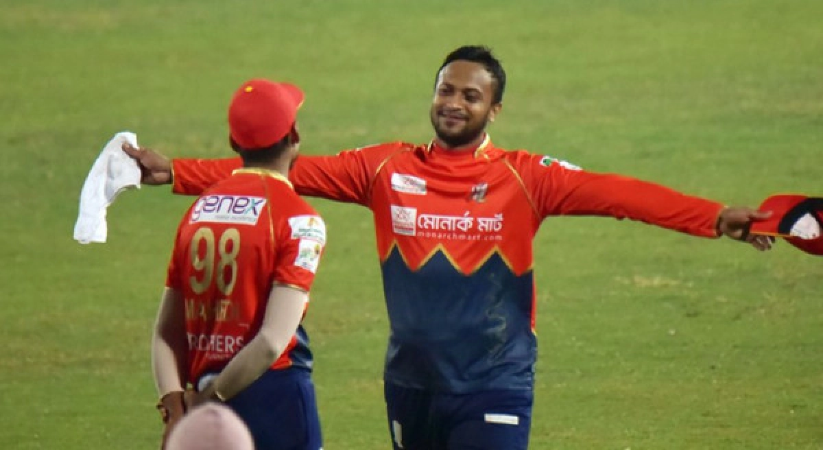 তামিম কিংবা মাশরাফির নয়, বিপিএলে যে রেকর্ড এখন শুধুই সাকিবের