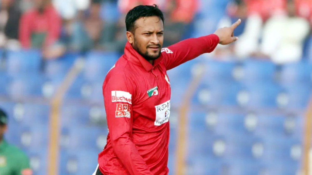 পিএসএল থেকে ছিঁটকে পড়লেন সাকিব!