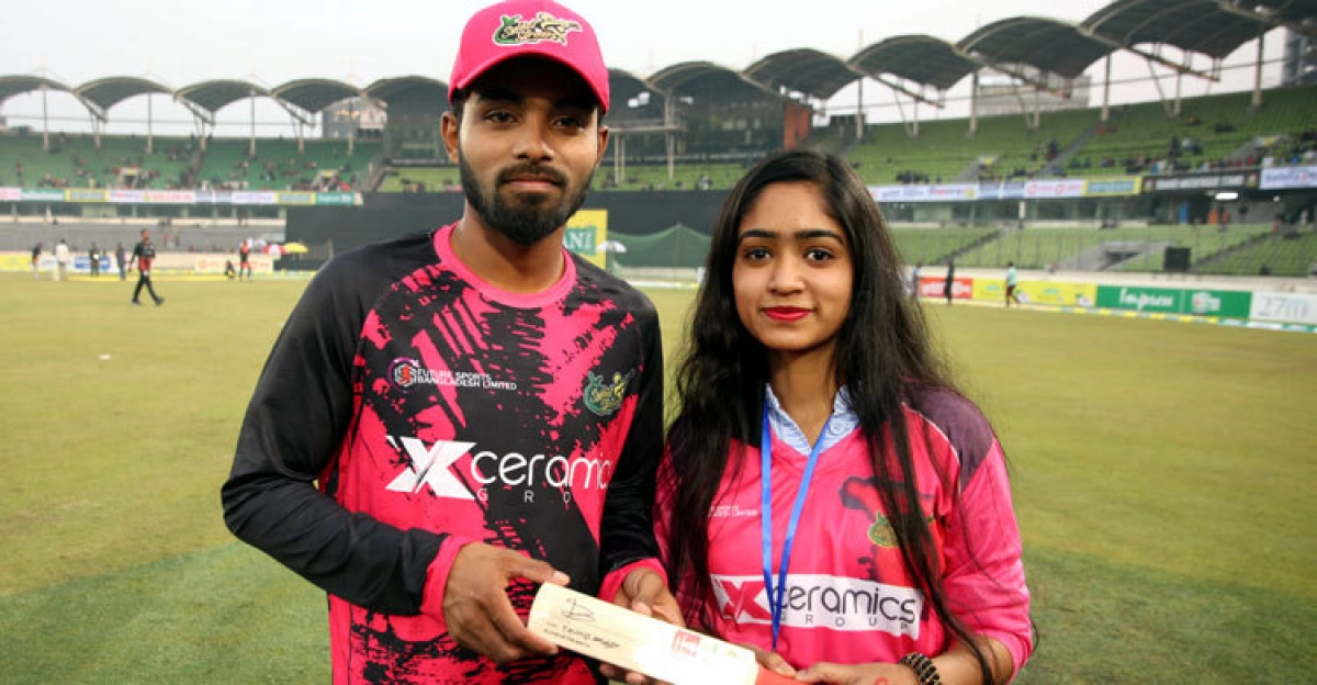 অসাধারণ চার-ছয় মেরে সেরা ব্যাটসম্যান হলেন যিনি